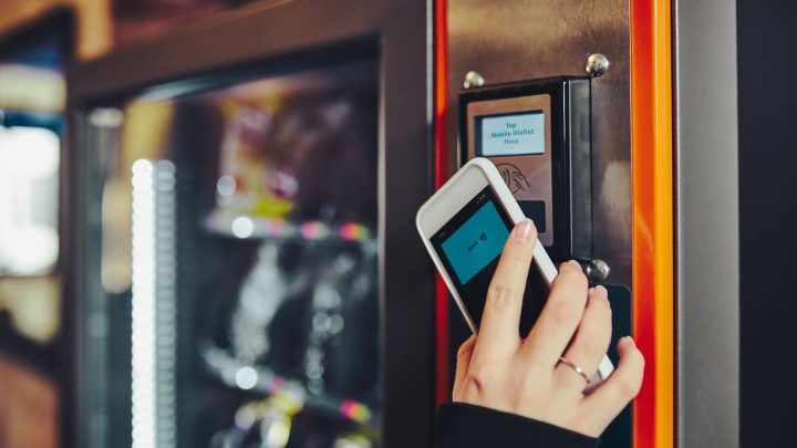 The Future of Convenience: How Cashless Vending Machines Work