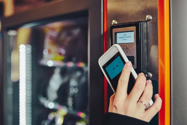 The Future of Convenience: How Cashless Vending Machines Work
